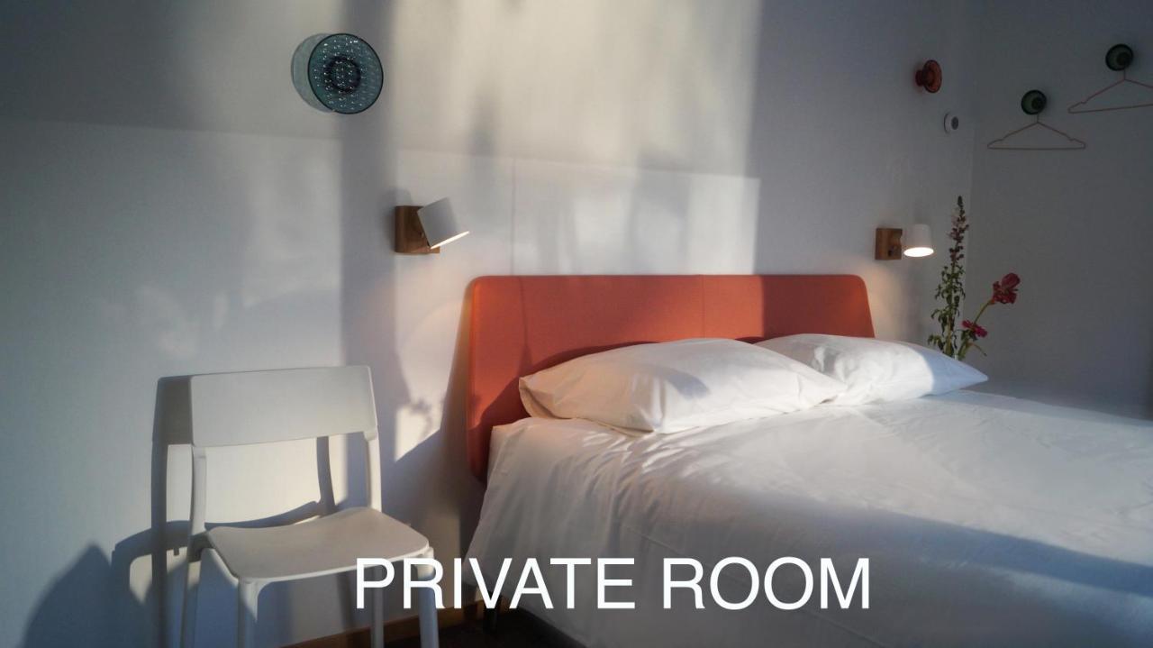 Room With A Few Amsterdam Exterior foto