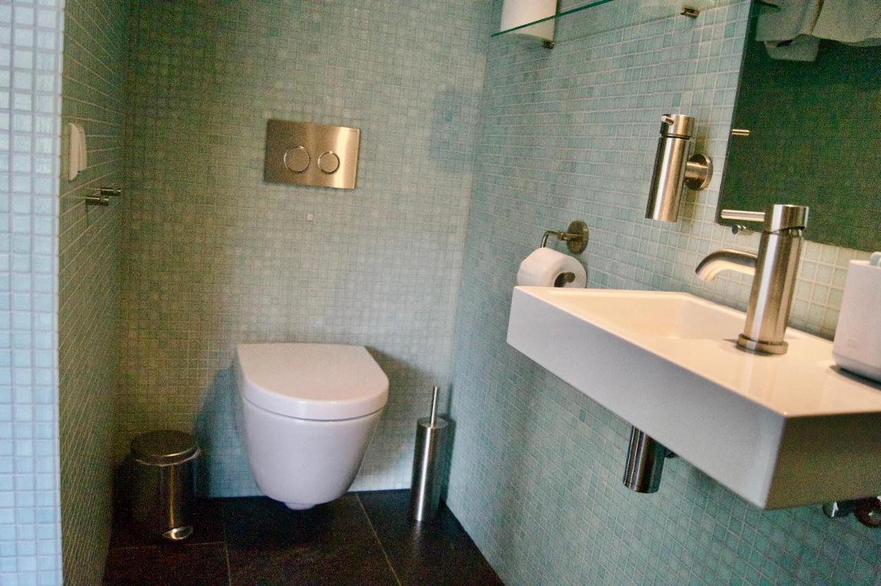 Room With A Few Amsterdam Exterior foto