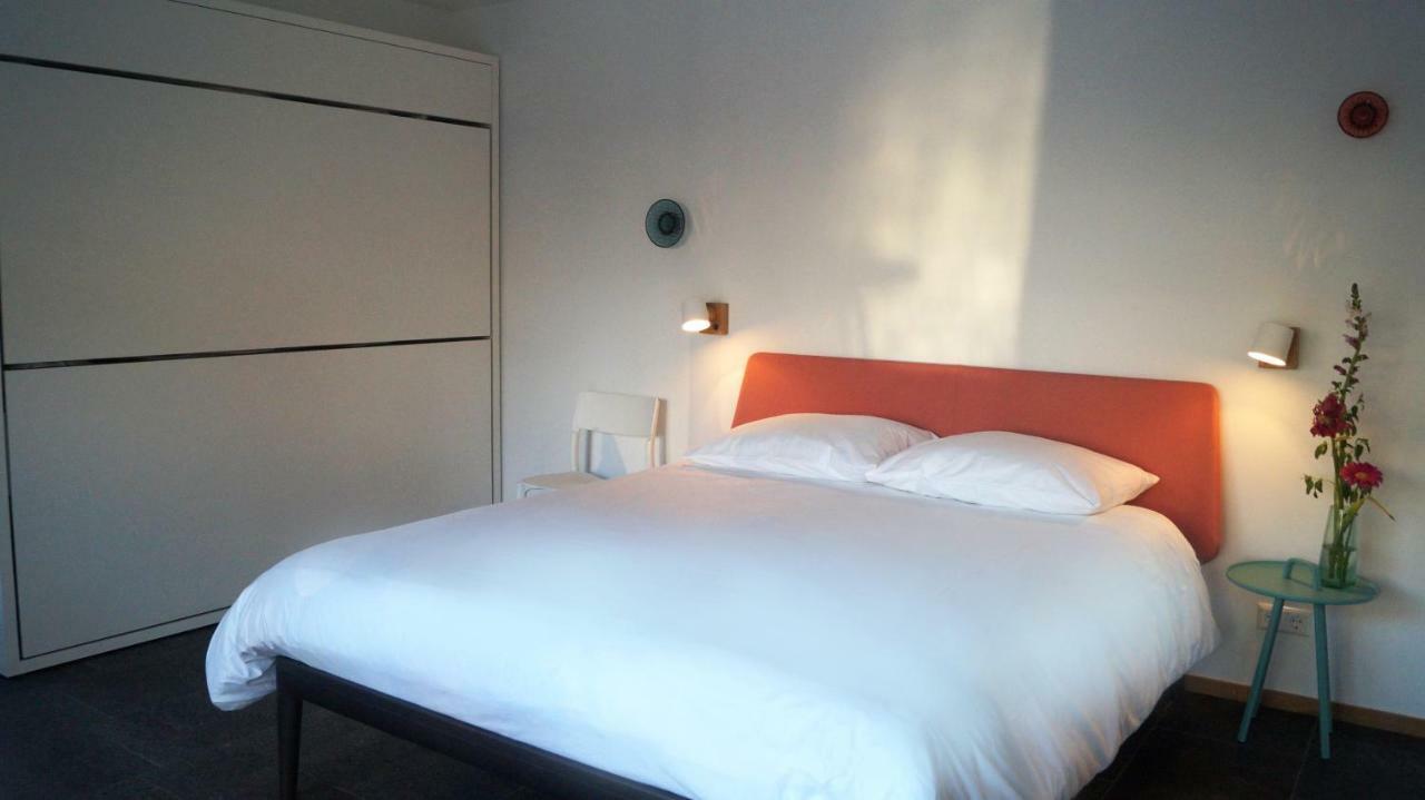Room With A Few Amsterdam Exterior foto